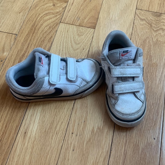 Nike sneakers toddler size 9c - Picture 1 of 1
